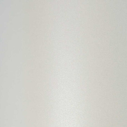Crealive Cardstock 300 g/m2 - 12’’ x 12’’ - Champagner Metallic  Spezifikationen:  12’’ x 12’’ (30.5 cm x 30.5 cm) 300 g/m2 beidseitig farbig (voll durchgefärbt) bedruckbar mit Ink- und Laserdrucker (bitte beim Drucker erst die möglichen Papiergewichte prüfen) beschreibbar starke Farbgebung FSC Mix zertifiziertes Papier säure- und ligninfrei     Dieses Premium Metallic Cardstock ist geeignet für:  Karten Karten-Verzierungen Plotten Stanzen Prägen Geschenkboxen Scrapbooking
