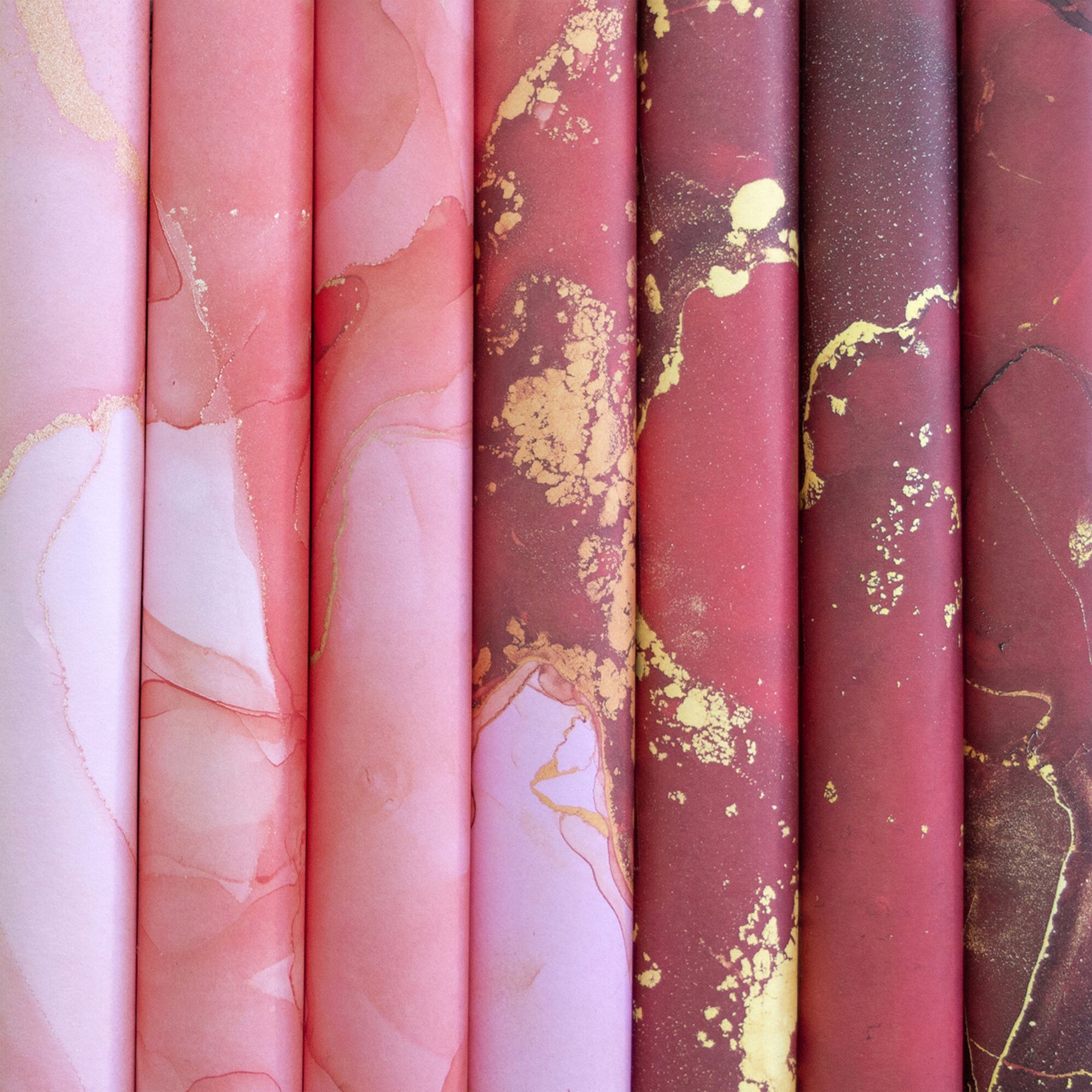 Crealive Premium Paper Pad 180 g/m2 - 12’’ x 12’’ - Ink Drops Festive

Spezifikationen:
•	12’’ x 12’’ (30.5 cm x 30.5 cm)
•	180 g/m2
•	beidseitig bedruckt
•	säure- und ligninfrei
•	20 Designs
 
Inhalt:
•	30 Bogen
•	20 Designs
•	beidseitig bedruckt
 
Dieses Paper Pad / Designpapier ist geeignet für:
•	Karten
•	Karten-Verzierungen
•	Kuverts
•	Geschenkboxen & Verpackungen
•	Plotten
•	Stanzen
•	Prägen
•	Scrapbooking
•	Journaling
•	Mixed Media
