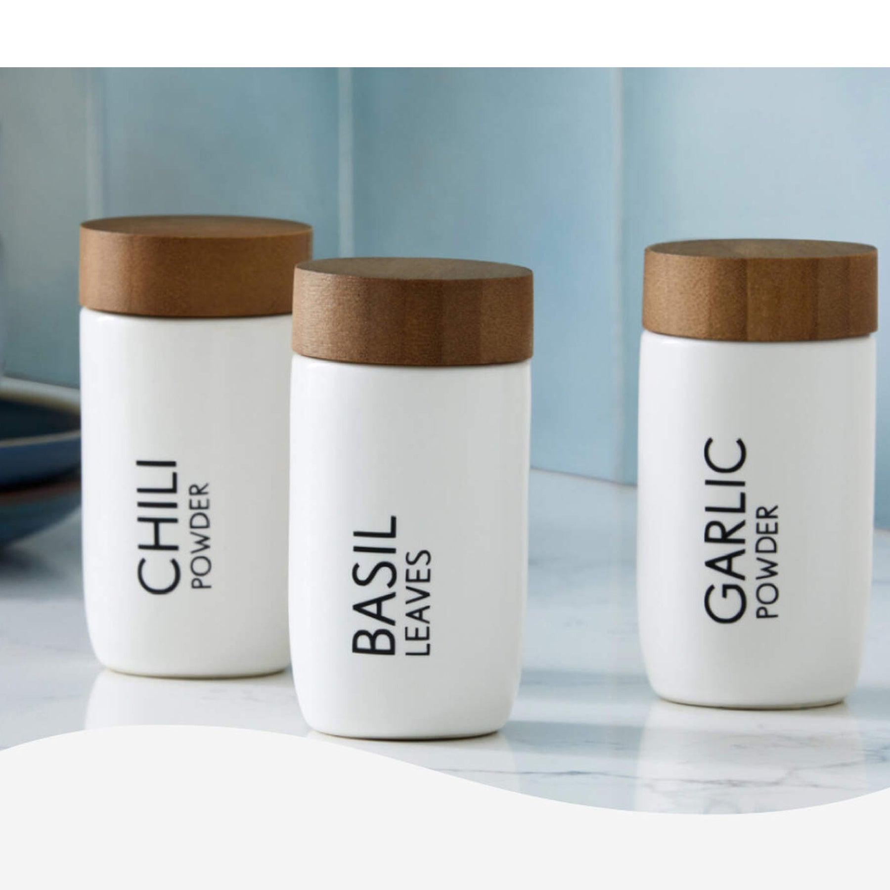 Crealive Cricut Joy Smart Vinylfolie Permanent - Schwarz matt   Die Smart Vinylfolie von Cricut funktioniert ohne Schneidematte. Du kannst sie also einfach in die Joy einlegen & loslegen. Sie lässt sich leicht Entgittern und mühelos übertragen.     Inhalt:  1 Rolle Cricut Joy Smart Vinylfolie 13.9 x 121.9 cm (5.5" x 48")    Spezifikationen:  Cricut Joy Smart Vinylfolie  Farbe: Schwarz  selbstklebend permanent; hält bis zu 3 Jahren Grösse: 13.9 x 121.9 cm (5.5" x 48") wasser- und lichtbeständig