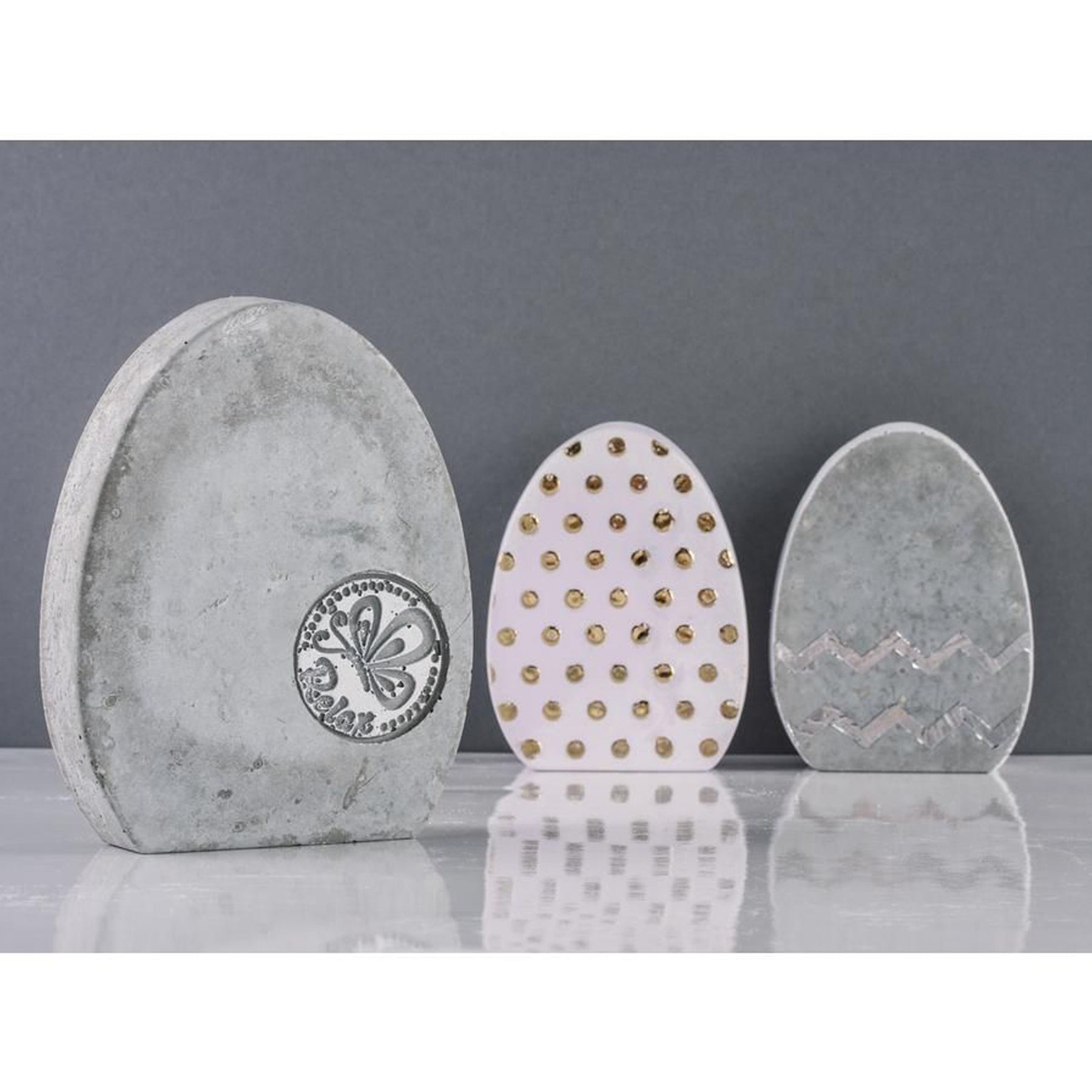 Crealive Giessform - Ei 17.5 cm

Hier werden keine Eier gelegt, hier werden sie gegossen! Trendige Tisch- oder Wohnraumdekoration aus Raysin oder Beton sieht auch zu Ostern toll aus!

Inhalt:
•	1 Giessform: Ei (17.5 cm)
 
Spezifikationen:
•	Material: PET
•	Motivgrösse: 14 x 17.5 cm
•	Tiefe: 3 cm
•	Farbe: hochtransparent
•	stabil
•	wieder verwendbar
•	kann für Raysin, Kreativ-Beton, Wachs oder Seife verwendet werden
•	hitzebeständig bis ca. 60°C
 
Anleitung:
•	ca. 1000 g Raysin anrühren (oder ca. 1200 g Krea