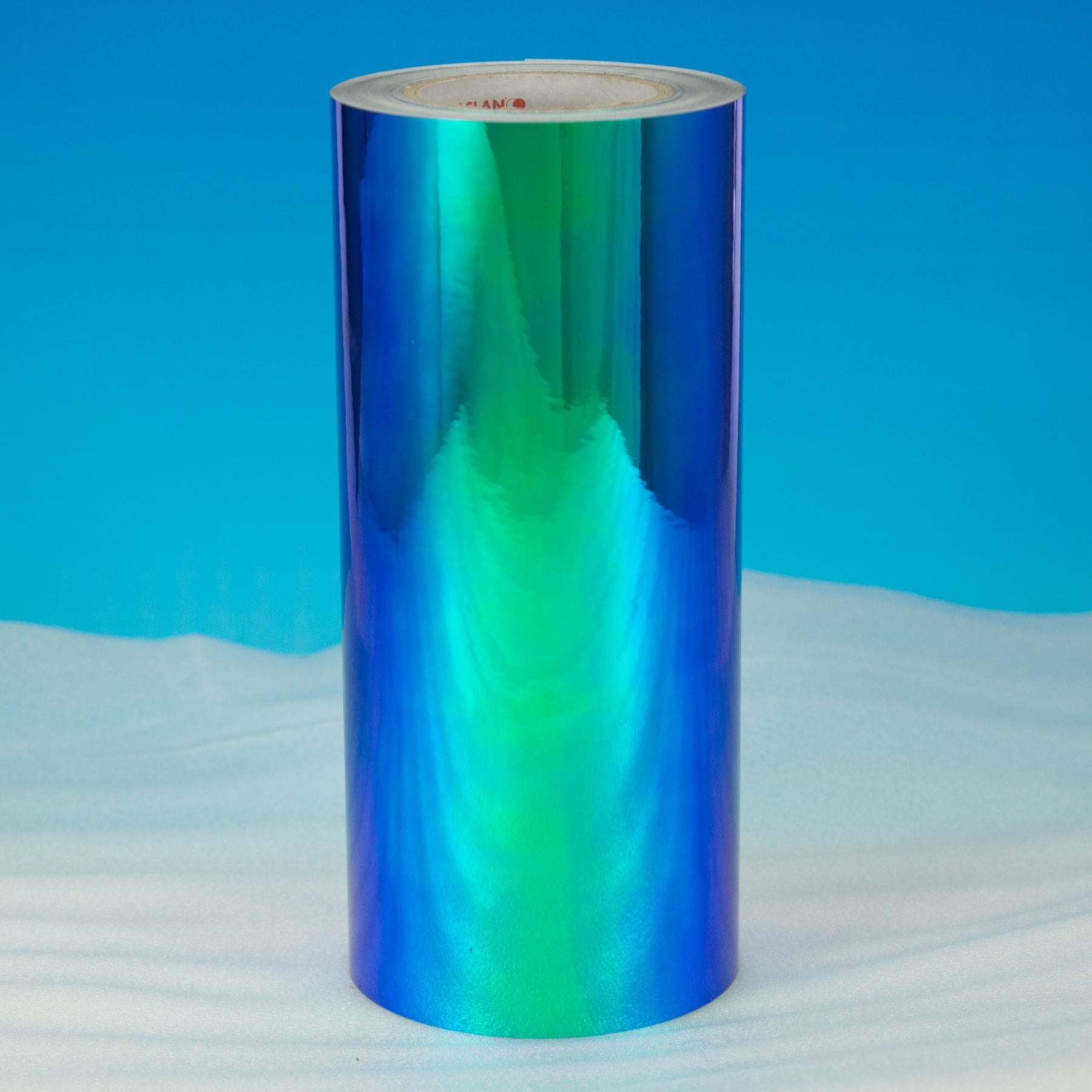 Crealive ASLAN ColourShift SE 71 - Folie mit Farbwechseleffekt  Mach mit der ASLAN ColourShift SE 71 dein nächstes Projekt oder Design zum Highlight. Die ASLAN ColourShift SE 71 Plotterfolie wechselt je nach Blickwinkel oder Lichteinfall fliessend die Farbe.   Die Plotterfolie eignet sich für jeden marktüblichen Schneideplotter. Bei der ASLAN ColourShift SE 71 handelt es sich um eine opake (nicht durchsichtige) Plotterfolie die hauptsächlich im Innenbereich verwendet wird.