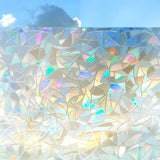 Crealive Adhäsionsfolie Regenbogen  Inhalt:  1 Rolle Grösse: 30 x 100 mm Farbe: Regenbogen    Die Adhäsionsfolie ist geeignet für:  Fenster Verzierung