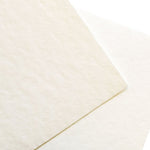 Crealive Aquarellpapier strukturiert 300 g/m²  - 12’’ x 12'’ - Wollweiss  Spezifikationen:  12’’ x 12’’ (30.5 cm x 30.5 cm) 300 g/m²  Struktur: rau mit viel Textur 100% Zellulose säure- und ligninfrei Farbe: Wollweiss     Dieses hochwertige Aquarellpapier ist geeignet für:  Zeichnen Skizzieren Handlettering Stempeln Karten Plotten Scrapbooking Aquarellieren mit Farbe und mit Stiften