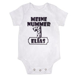 Crealive Baby Body Kurzarm - Weiss     Mit diesem Kurzarm-Body für Babys hast Du ein persönlich gestaltbares Geschenk. Du kannst es als Geburtstagsgeschenk, bereits zur Baby-Shower-Party als Mitbringsel oder zur Taufe verschenken. Du kannst es individuell gestalten als unverzichtbarer & beliebter Klassiker in den ersten Lebensjahren und eine wundervolle Erinnerung für das ganze Leben schaffen.