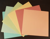 Cricut Cardstock Sampler - 12’’ x 12’’ - Sorbet  Inhalt:  24 Bögen 6 Farben - je 4 Bögen   Spezifikationen:  12’’ x 12’’ (30.5 cm x 30.5 cm) beidseitig farbig (voll durchgefärbt) strukturiertes Papier, gepuffert säure- und ligninfrei    Dieses Cricut Cardstock ist geeignet für:  Karten Karten-Verzierungen Plotten Stanzen Prägen Geschenkboxen Bastelpapier für die Schule oder Kindergarten Scrapbooking