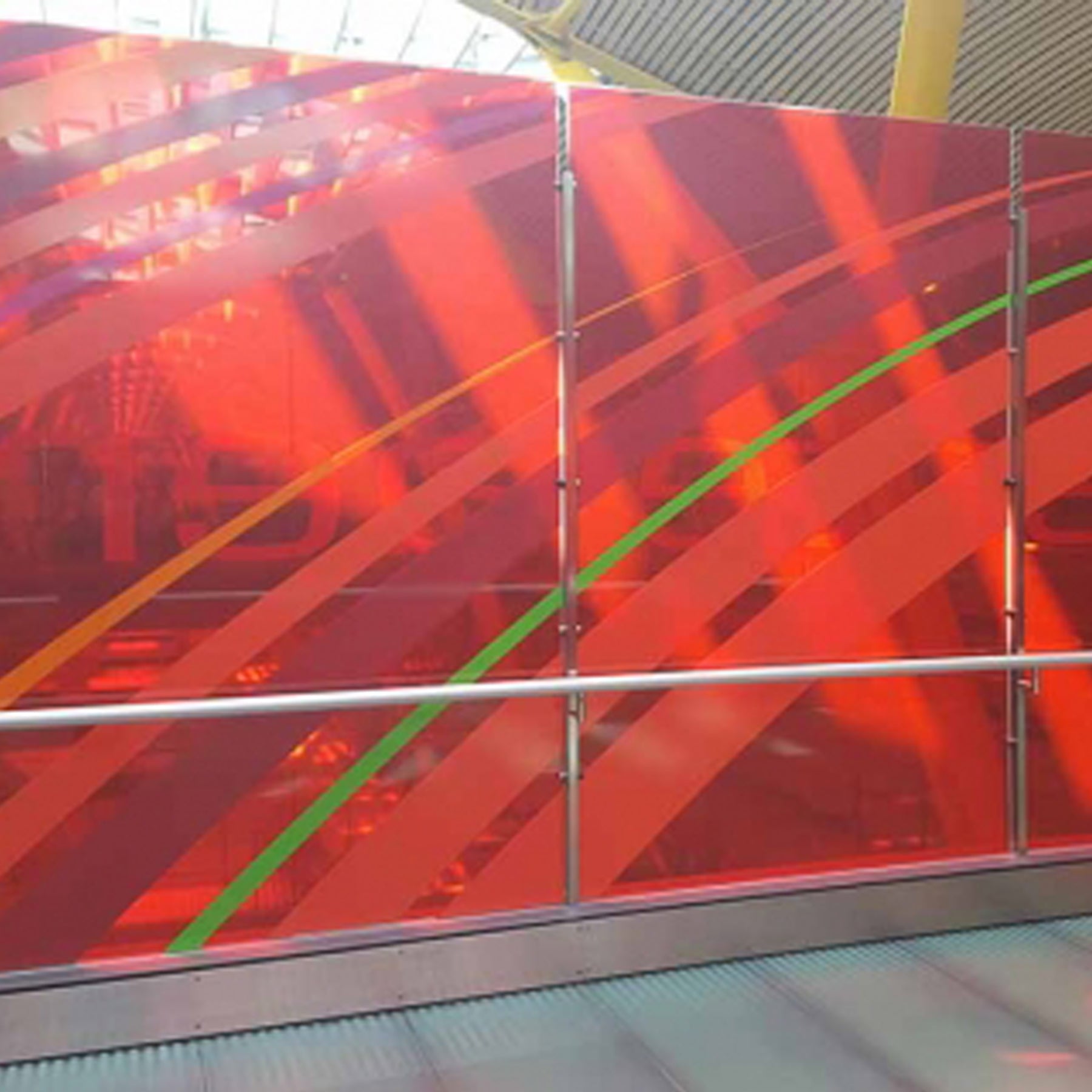 Crealive ASLAN GlassColour CT 113 Glasdekor Plotterfolie  Transparente Farbfolienserie für kreative Glasgestaltungen  Mithilfe dieser hochwertigen transparenten Farbfolienserie in 25 brillanten Farben (bei uns derzeit in 9 Farben) kannst Du Glasflächen im Innen- und Aussenbereich effektvoll gestalten. Die Selbstklebefolie bietet sowohl bei vollflächigen Verklebungen als auch bei Schriftzügen und geplotteten Motiven eine gute Durchsicht. 