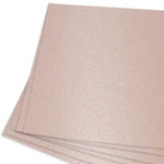 Crealive Cardstock Basic 250 g/m2 - 12’’ x 12’’ - Pink Perlmutt     Spezifikationen:  12’’ x 12’’ (30.5 cm x 30.5 cm) 250 g/m2 Cardstock in 'Basic' Qualität beidseitig beschichtet (nicht durchgefärbt) bedruckbar mit Ink- und Laserdrucker (bitte beim Drucker erst die möglichen Papiergewichte prüfen) extra starker Karton     Dieser Basic Perlmutt Cardstock ist geeignet für:  Basis-Karten Bastelprojekte in der Schule oder Kindergarten