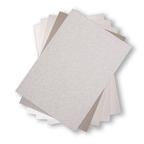 Crealive Sizzix Opulent Cardstock - Silber  Inhalt:  50 Bögen    Spezifikationen:  8’’ x 11.5’’ (20.32 cm x 29.21 cm) 250 g/m2 10 Bögen Spiegelkarton 10 Bögen Matt-Metallic 10 Bögen gebürstete Metall-Optik 10 Bögen Glitzer 10 Bögen Perlmutt-Glanz Farbe: Silber    Diese verschiedenen Papiere sind geeignet für:  Karten Karten- Verzierungen Geschenkboxen & Verpackungen Plotten Scrapbooking Stanzen Prägen 