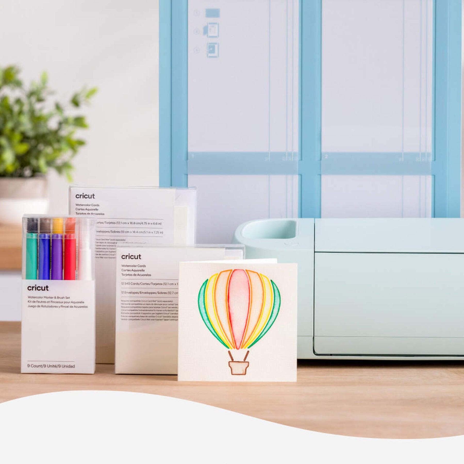 Crealive Cricut Aquarellkarten S40 - 12 Stück / Watercolor Cards    Inhalt:  12 Karten im Format 4.75" x 4.75" (12.1 cm x 12.1 cm) (zusammengeklappt) - Kartenfarben: 12 x Ivory 12 Umschläge in 5" x 5" (12.7 cm x 12.7 cm) - Farbe: Weiss    Cricut Joy Aquarellkarten sind geeignet für:  Karten Einladungen    Anleitung:  Design auswählen Karte auf die Kartenmatte 2x2 (separat erhältlich) Zeichnen & Schneiden