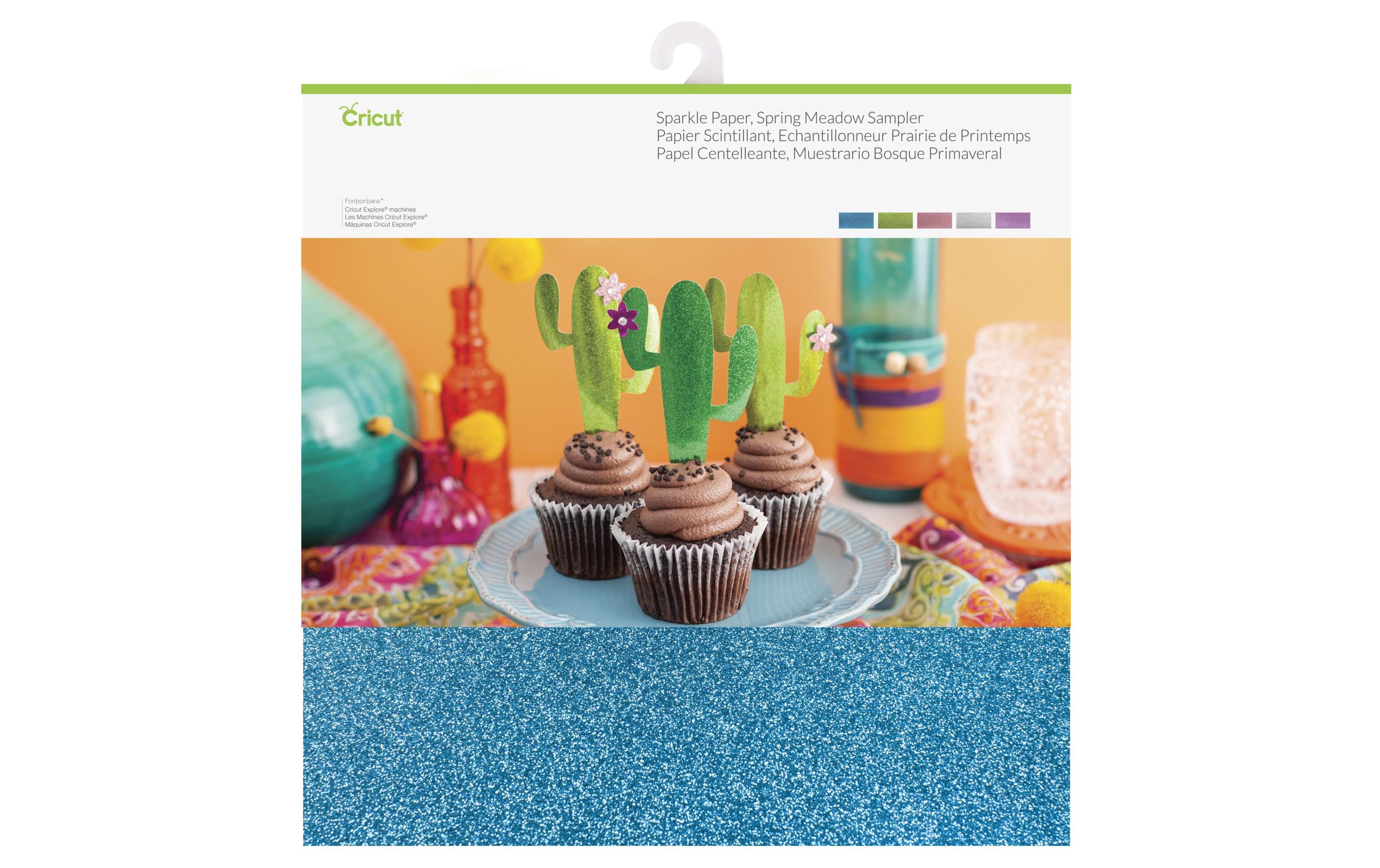 Cricut Cardstock  - 12’’ x 12’’ - Glitzerkarton Frühlingswiese / Glitter Spring Meadow  Inhalt:  10 Bögen 5 Farben - je 2 Bögen    Spezifikationen:  12’’ x 12’’ (30.5 cm x 30.5 cm) einseitig farbig Glitzerkarton Farben: Pink, Blau, Grün, Lila und Silber säure- und ligninfrei und gepuffert