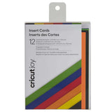 Crealive Cricut Joy Einlegekarten R20 - 12 Stück - Fingerpaint   Inhalt:  12 Karten im Format 4.25" x 5.5" (10.7 cm x 13.9 cm) (zusammengeklappt) - Kartenfarben: 4 x Green, 4 x Blue & 4 x Red 12 Einlagen im Format 4" x 5.25" (10.1 cm x 13.3 cm) - Einlagefarben: 4 x Orange, 4 x Yellow & 4 x Black 12 Umschläge in 4.37" x 5.75" (11 cm x 14.6 cm) - Farbe: Weiss    Cricut Joy Einlegekarten sind geeignet für:  Karten Einladungen