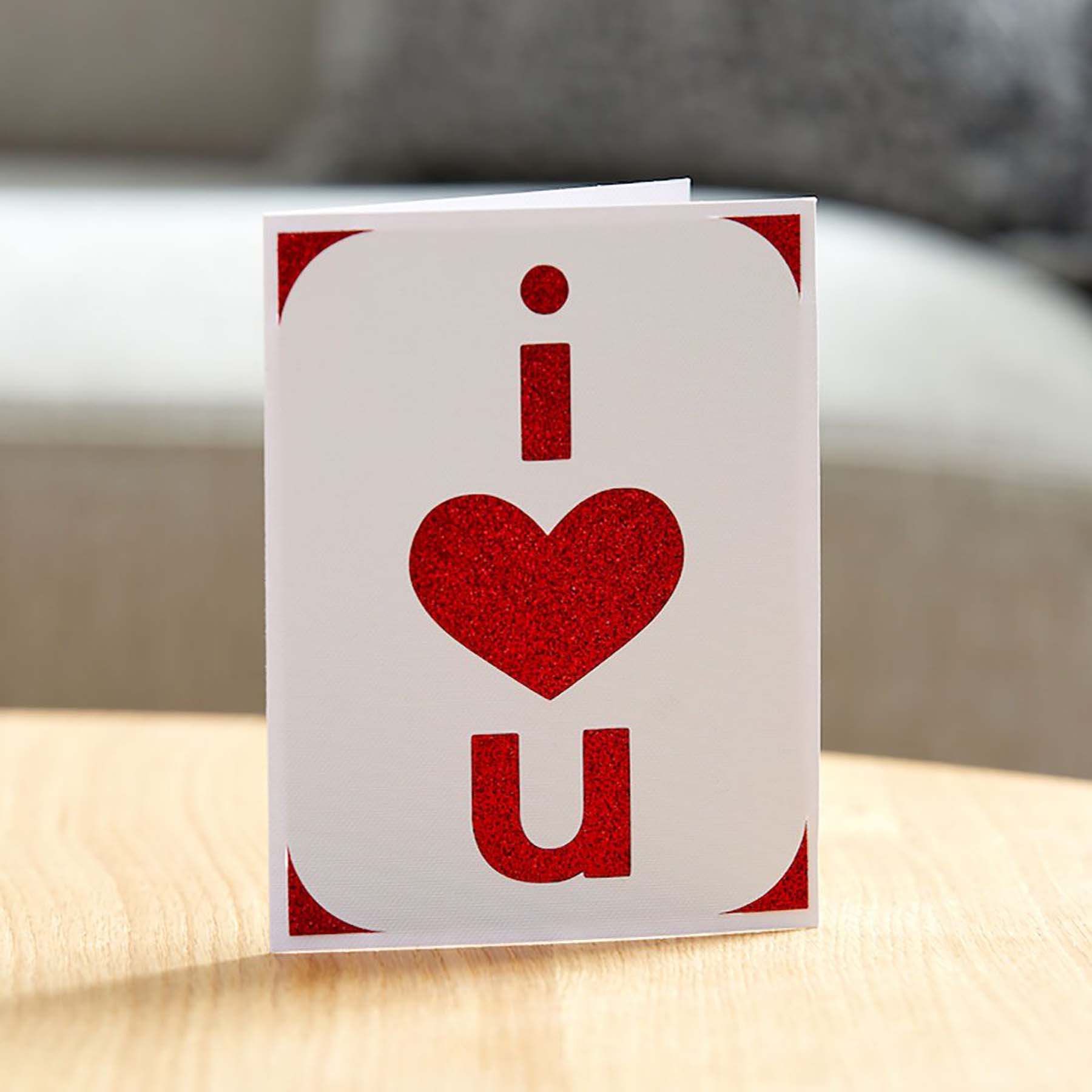 Crealive Cricut Joy Einlegekarten R20 - 10 Stück - Glitz & Glam  Inhalt:  10 Karten im Format 4.25" x 5.5" (10.7 cm x 13.9 cm) (zusammengeklappt) - Kartenfarben: 4 x Taupe, 3 x Weiss und 3 x Creme 10 Einlagen im Format 4" x 5.25" (10.1 cm x 13.3 cm) - Einlagefarben: 3 x Schwarz, 3 x Rot und 4 x Gold 10 Umschläge in 4.37" x 5.75" (11 cm x 14.6 cm) - Farbe: Weiss    Cricut Joy Einlegekarten sind geeignet für:  Karten Einladungen