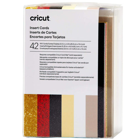 Crealive Cricut Einlegekarten R10 - 42 Stück - Glitz & Glam  Inhalt:  42 Karten im Format 3.5" x 4.9" (8.9 cm x 12.4 cm) (zusammengeklappt) - Kartenfarben: 14 x Taupe, 14 x Weiss und 14 x Creme 42 Einlagen im Format 3.25" x 4.6" (8.2 cm x 11.7 cm) - Einlagefarben: 14 x Schwarz, 14 x Rot und 14 x Gold 42 Umschläge in 3.6" x 5.1" (9.2 cm x 13 cm) - Farbe: Weiss    Cricut Einlegekarten sind geeignet für:  Karten Einladungen    Anleitung:  Design auswählen Karte auf die Kartenmatte 2x2 (separat erhältlich)