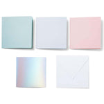 Crealive Cricut Cutaway Karten S40 - 14 Stück - Pastel  Inhalt:  14 Karten im Format 4.75" x 4.75" (12.1 cm x 12.1 cm) (zusammengeklappt) - Kartenfarben: 5 x Tulip, 5 x Powder Blue, 4 x Whispering Blue 14 Einlagen im Format 4.6" x 4.6" (11.7 cm x 11.7 cm) - Einlagefarbe: Matt Silber holografisch 14 Umschläge in 5" x 5" (12.7 cm x 12.7 cm) - Farbe: Weiss    Cricut Cut-Away Karten sind geeignet für:  Karten Einladungen