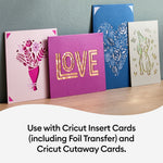 Crealive Cricut Kartenmatte 13" x 16.25" (33 x 41.2 cm) - Card Mat (VORBESTELLUNG - die Lieferung erfolgt ab ca. Juni 2022)  Inhalt:  1 wieder-verwendbare Kartenmatte 13" x 16.25" (33 x 41.2 cm)    Die Kartenmatte ist geeignet für:  Karten    Mit dieser wieder-verwendbaren und sehr praktischen Kartenmatte kannst Du in wenigen Minuten gleichzeitig 4 persönliche & individuelle Karten gestalten. 