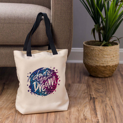 Crealive Cricut Infusible Ink Einkaufstasche / Tote Bag Medium - 35,5 cm x 35,5 cm  Spezifikationen:  Cricut Infusible Ink Einkaufstasche / Tote Bag Grösse: 35,5 cm x 35,5 cm 100% Polyester    Die Infusible Ink Einkaufstasche ist geeignet für:  Infusbile Ink / Sublimation für glatte, nahtlose Transfers, die nicht knittern oder abblättern    Inhalt: 1 Cricut Infusible Ink Einkaufstasche / Tote Bag