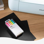 Crealive Cricut hochdeckende Gelstifte 1.0 mm - Pink, Weiss, Orange, Gelb & Blau / Opaque Gel Pens  Inhalt:  5 hochdeckende Gelstifte     Spezifikationen:  1.0 mm (mittelgrosse Spitze) Farben: Pink, Weiss, Orange, Gelb & Blau wasserbasiert säurefrei ungiftig nach 24 Stunden permanent entspricht ASTM D-4236 hochdeckende Tinte die auf hellen und auf dunklen Materialien sehr gut zu erkennen ist