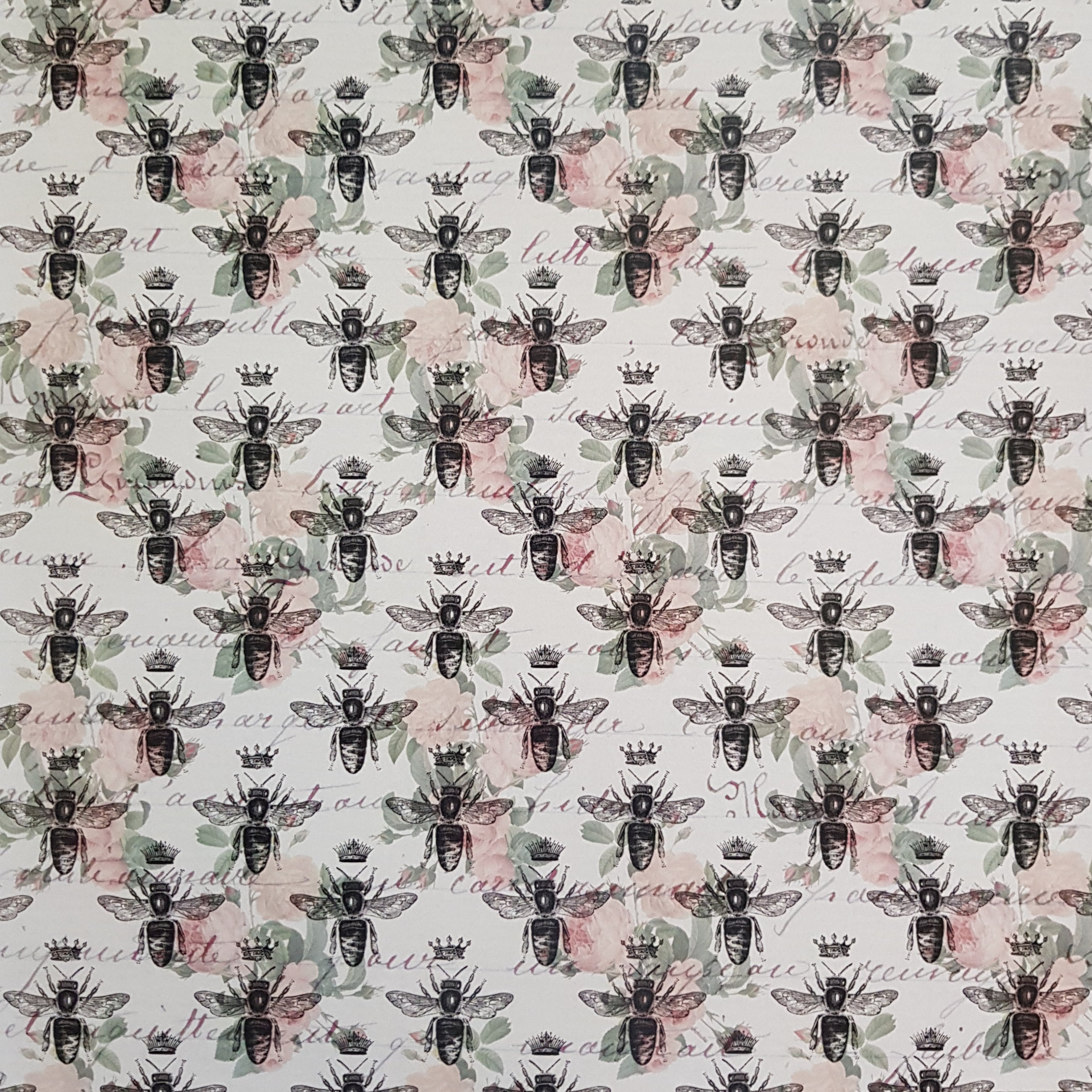 Crealive Paper Pad 200 g/m2 - 12’’ x 12’’ - Honeybee Ephemera  Inhalt:  8 Blatt 8 Designs    Spezifikationen:  12’’ x 12’’ (30.5 cm x 30.5 cm) 200 g/m2 einseitig bedruckt säure- und ligninfrei    Dieses Paper Pad ist geeignet für:  Karten Boxen 3D-Projekte Geschenkboxen & Verpackungen Plotten Scrapbooking