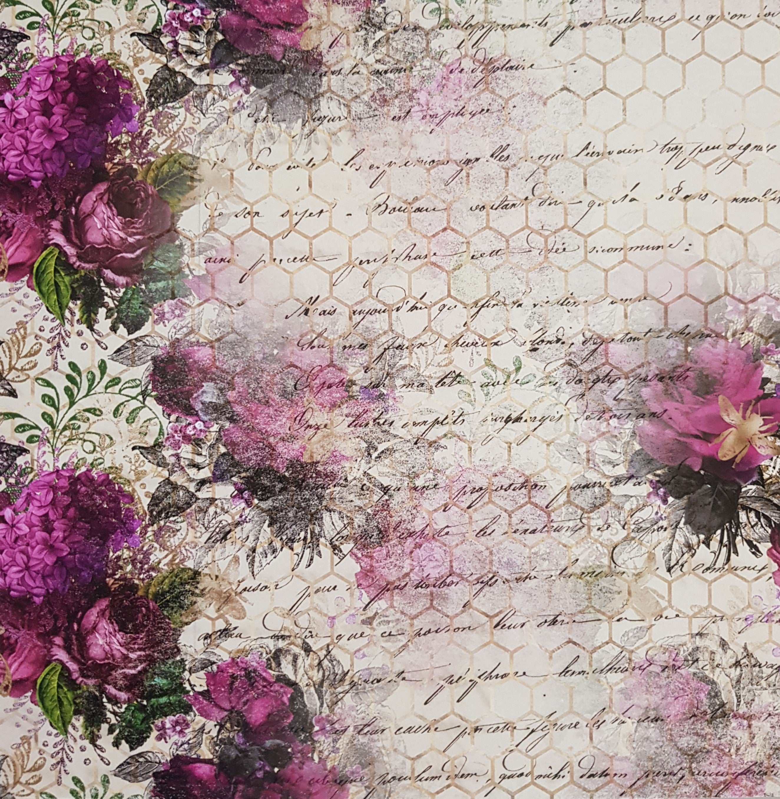 Crealive Paper Pad 200 g/m2 - 12’’ x 12’’ - Honeybee Ephemera  Inhalt:  8 Blatt 8 Designs    Spezifikationen:  12’’ x 12’’ (30.5 cm x 30.5 cm) 200 g/m2 einseitig bedruckt säure- und ligninfrei    Dieses Paper Pad ist geeignet für:  Karten Boxen 3D-Projekte Geschenkboxen & Verpackungen Plotten Scrapbooking