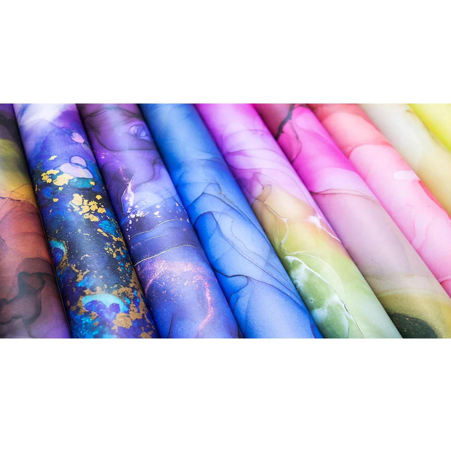Crealive Premium Paper Pad 180 g/m2 - 12’’ x 12’’ - Ink Drops Vivid  Spezifikationen:  12’’ x 12’’ (30.5 cm x 30.5 cm) 180 g/m2 beidseitig bedruckt säure- und ligninfrei 20 Designs    Inhalt:  30 Bogen 20 Designs beidseitig bedruckt    Dieses Paper Pad / Designpapier ist geeignet für:  Karten Karten-Verzierungen Kuverts Geschenkboxen & Verpackungen Plotten Scrapbooking