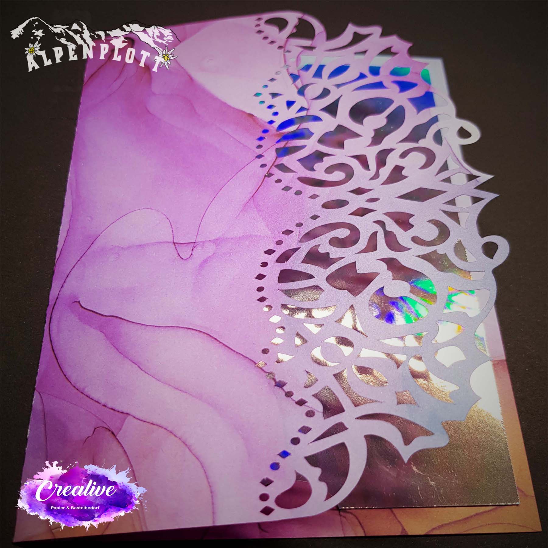 Crealive Premium Paper Pad 180 g/m2 - 12’’ x 12’’ - Ink Drops Vivid  Spezifikationen:  12’’ x 12’’ (30.5 cm x 30.5 cm) 180 g/m2 beidseitig bedruckt säure- und ligninfrei 20 Designs    Inhalt:  30 Bogen 20 Designs beidseitig bedruckt    Dieses Paper Pad / Designpapier ist geeignet für:  Karten Karten-Verzierungen Kuverts Geschenkboxen & Verpackungen Plotten Scrapbooking
