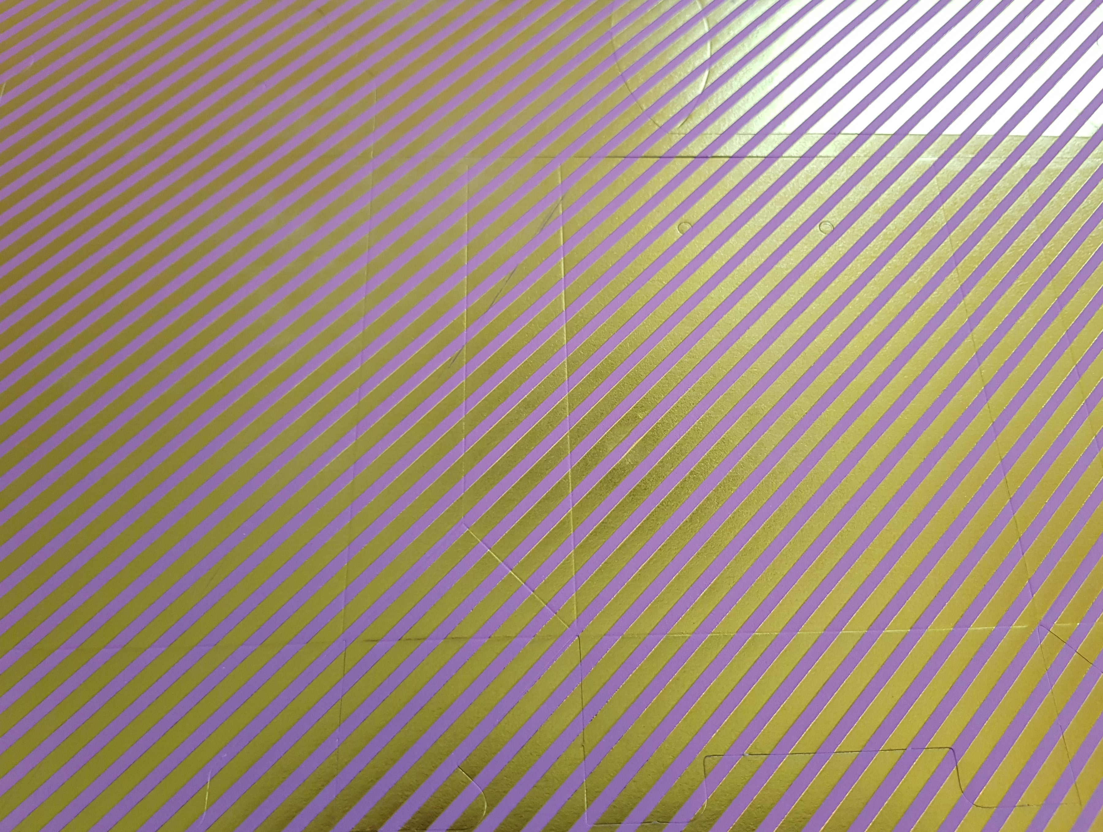 40 Geschenk-Boxen  Spezifikationen:  12’’ x 12’’ (30.5 cm x 30.5 cm) beidseitig bedruckt Design Boxen bereits vor gestanzt    Inhalt:  24 Bogen 40 Geschenk-Boxen beidseitig bedruckt    Dieses Paper Pad ist bereits vor gestanzt auf 24 tollen Designpapieren. So können auf die schnelle 40 kleine Geschenk-Boxen gebastelt werden.  Die beidseitig bedruckten Papiere ergeben schöne kleine Geschenk-Verpackungen; sie müssen nur noch herausgetrennt und zusammen gefaltet & geklebt werden.