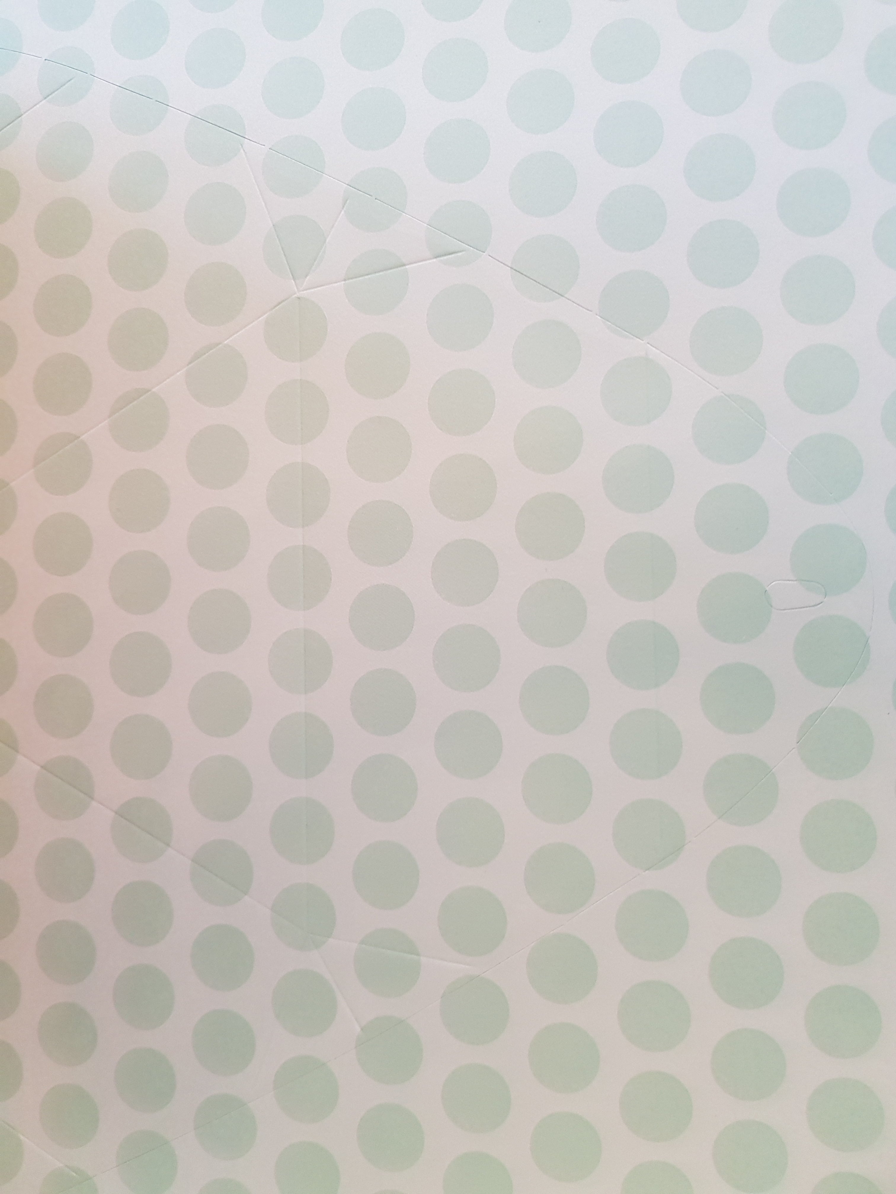 40 Geschenk-Boxen  Spezifikationen:  12’’ x 12’’ (30.5 cm x 30.5 cm) beidseitig bedruckt Design Boxen bereits vor gestanzt    Inhalt:  24 Bogen 40 Geschenk-Boxen beidseitig bedruckt    Dieses Paper Pad ist bereits vor gestanzt auf 24 tollen Designpapieren. So können auf die schnelle 40 kleine Geschenk-Boxen gebastelt werden.  Die beidseitig bedruckten Papiere ergeben schöne kleine Geschenk-Verpackungen; sie müssen nur noch herausgetrennt und zusammen gefaltet & geklebt werden.