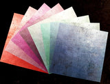 Paper Pad 200 g/m2 - 12’’ x 12’’ - Scratched Metal  Spezifikationen:  12’’ x 12’’ (30.5 cm x 30.5 cm) 200 g/m2 einseitig bedruckt säure- und ligninfrei    Inhalt:  8 Blatt 8 Designs einseitig bedruckt    Dieses Paper Pad ist geeignet für:  Karten Boxen Geschenkboxen & Verpackungen Plotten Scrapbooking