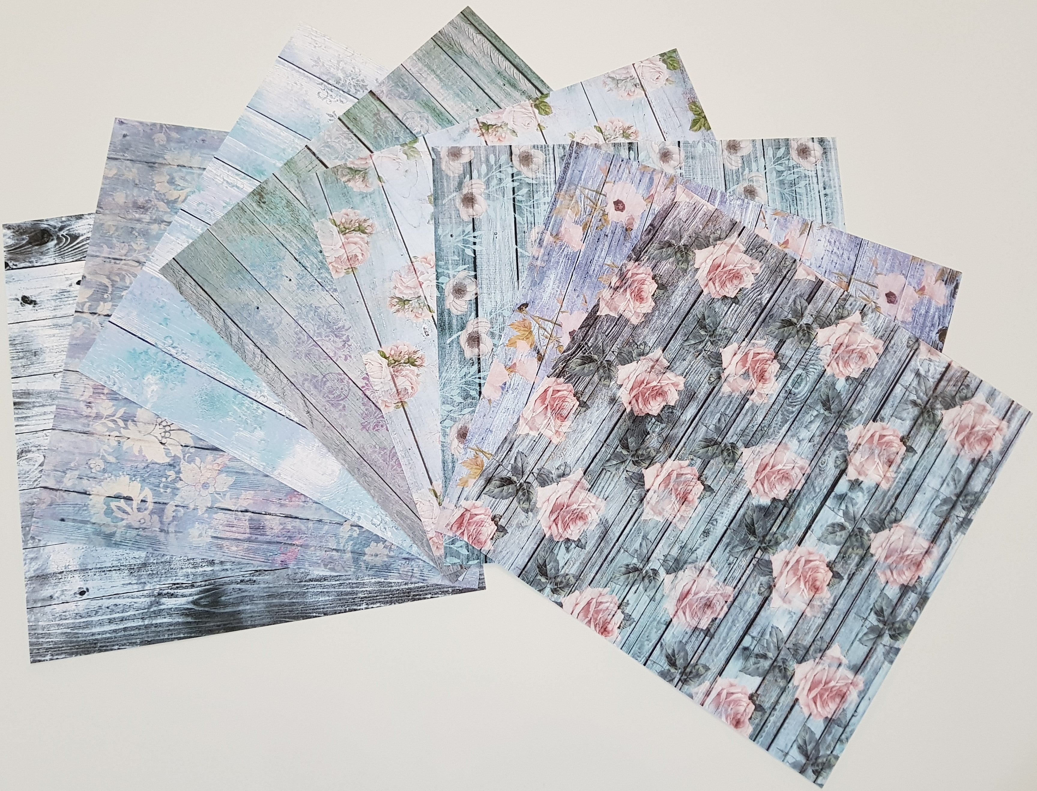 Paper Pad 200 g/m2 - 12’’ x 12’’ - Shabby Chic Wood  Spezifikationen:  12’’ x 12’’ (30.5 cm x 30.5 cm) 200 g/m2 einseitig bedruckt säure- und ligninfrei    Inhalt:  8 Blatt 8 Designs Einseitig bedruckt    Dieses Paper Pad ist geeignet für:  Karten Boxen 3D-Projekte Geschenkboxen & Verpackungen Plotten Scrapbooking