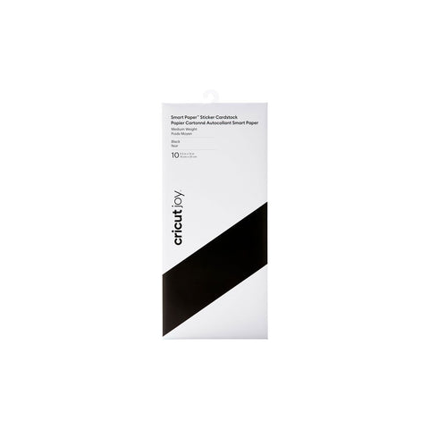 Cricut Joy Smart Sticker Cardstock - 14 cm x 33 cm - Schwarz  Selbstklebendes Papier für Cricut Joy in Schwarz. Das Set enthält insgesamt 10 schwarze Blätter in der Grösse 14 cm x 33 cm (5,5" x 13").      Inhalt:  10 Blätter - 210 g/m2 Farbe: Schwarz    Cricut Joy Smart Sticker ist geeignet für:  Scrapbooking-Seiten Karten Einladungen Dekorationen wie Banner & attraktive Poster Papierprojekte