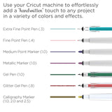 Cricut Glitzer Gel Zeichenstifte 0.8 - Glitter Gel Pen Set     Inhalt:  5 Glitzer Gel Stifte (je 1 x Rosa, Blau, Violett, Rot & Grün)    Spezifikationen:  0.8 (mittlere Spitze) Farben: Rosa, Blau, Violett, Rot & Grün wasserbasiert säurefrei ungiftig nach dem Trocknen permanent    Anleitung:  Design auswählen Stift in die Halterung (A) Loslegen