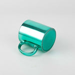 Crealive Keramiktasse - Grün Hochglanz  Diese aussergewöhnliche Keramiktasse mit Hochglanz ist ein echter Hingucker! Sie ist für den Sublimationsdruck / Infusible Ink und lässt sich auf unzählige Arten gestalten. Die leuchtende Farbe ist angenehm glatt und macht sie, persönlich gestaltet, zu einem echten Unikat!     Inhalt:  1 Keramiktasse - Grün Hochglanz   Diese Keramiktasse ist geeignet für:  Tassen-Kreationen mit dem Sublimationsdruck-Verfahren Infusible Ink