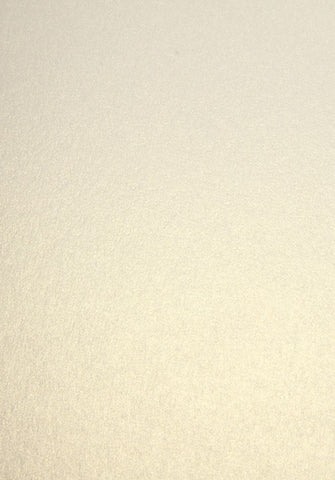 Papier 120 g/m2 - A4 - Metallic ivory  Spezifikationen:  A4 (21.0 cm x 29.7 cm) 120 g/m2 beidseitig farbig (voll durchgefärbt) bedruckbar mit Ink- und Laserdrucker beschreibbar starke Farbgebung FSC zertifiziertes Papier säure- und ligninfrei     Dieses Metallic Papier ist geeignet für:  Karteneinlagen Karten-Verzierungen Plotten Scrapbooking  