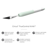 Cricut TrueControl Messerset inkl. 5 Ersatzklingen / TrueControl Knife Mint Mit seiner rasiermesserscharfen Klinge, der durchdringenden Spitze und dem überlegenen Klingenverriegelungssystem bietet dir das Cricut® TrueControl Knife jederzeit bessere Kontrolle und schöne Ergebnisse. Erlebe erstaunliche Präzision und Genauigkeit bei der Bearbeitung einer Vielzahl von Materialien, einschliesslich Papier, Karton, dünnem Kunststoff, Leinwand, Stoffen und mehr. 