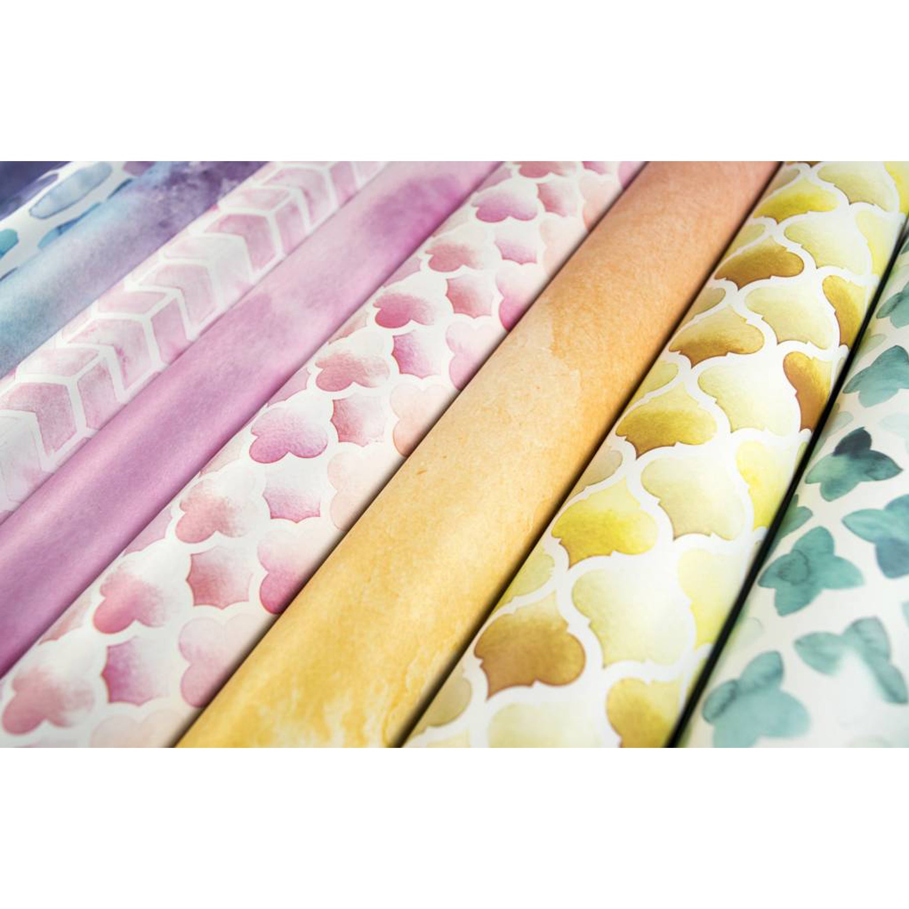Crealive Premium Paper Pad 180 g/m2 - 6’’ x 6’’ - Watercolours  Inhalt:  40 Bogen 20 Designs beidseitig bedruckt    Dieses Paper Pad / Designpapier ist geeignet für:  Karten-Verzierungen Verpackungs-Dekoration Plotten Scrapbooking    Spezifikationen:  6’’ x 6’’ 15.25 cm x 15.25 cm) 180 g/m2 beidseitig bedruckt säure- und ligninfrei lässt sich gut schneiden